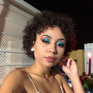 Meet your Posher, Desiree